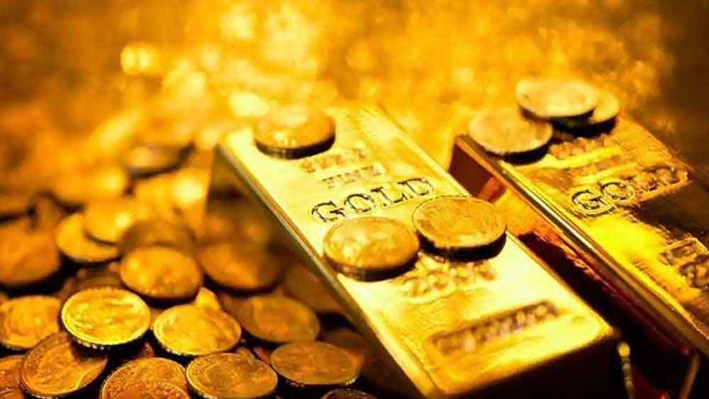 ডলারের দাম কমায় বিনিয়োগকারীরা ফের সোনার দিকে ঝুঁকেছেন। ফলে আন্তর্জাতিক বাজারে সোনার দাম আবার বাড়তে শুরু করেছে। ভারতেও পড়ছে তার অনিবার্য প্রভাব।