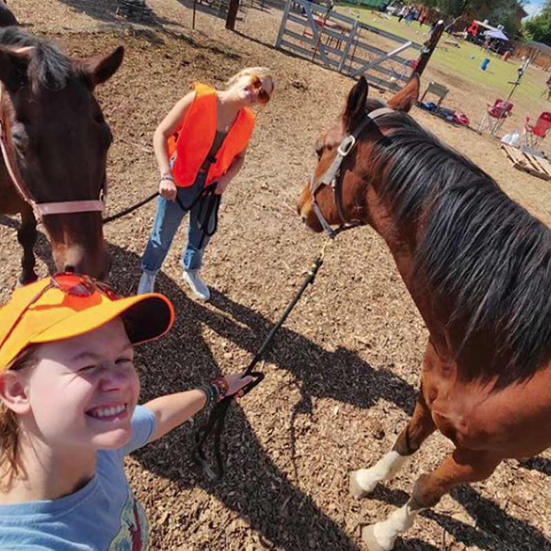 পরে মরগ্যান এবং বেকাহ দু’জনে মিলে সমাজমাধ্যমে ‘ফাইন ক্রু’ নামে একটি অ্যাকাউন্ট খোলেন। 