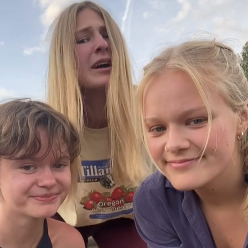 বেকা জানান, এই অভিজ্ঞতা তাঁদের জীবনে অন্য মাত্রা এনে দিয়েছে, তাঁদের চিন্তাভাবনা আরও পরিণত হয়েছে। তিনি আরও বলেন, ‘‘মেয়েদের সঙ্গে বন্ধুত্ব হওয়া খুব ভাল। জীবনে কঠিন পরিস্থিতি তৈরি হলে তাঁরা সব সময় পাশে এসে দাঁড়ায়।’’