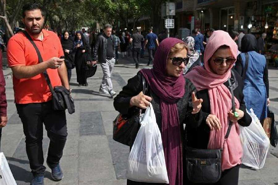 পোশাকবিধি বিরোধী আন্দোলন প্রশাসনের চোখ রাঙানিতে থিতিয়ে যায় এক সময়ে। ২০০৬ সালে মহিলারা পোশাকবিধি পালন করছেন কি না, তা দেখার জন্য তৈরি করা হয়েছিল নীতিপুলিশ বাহিনী গস্ত-এ-এরশাদ। 