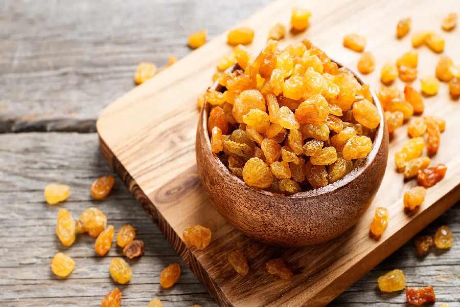 কিশমিশ রক্তাল্পতার সমস্যা কমাতেও সিদ্ধহস্ত।