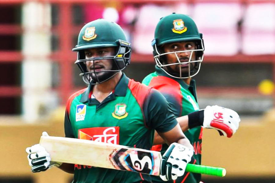 বাংলাদেশের শাকিব আল হাসান বা তামিম ইকবালদের বহু কেরামতি দেখা যায় ২২ গজে। তবে মন দেওয়া-নেওয়ার খেলাতেও যে তাঁরা যথেষ্ট পটু, তা জানান দেয় তাঁদের প্রেমকাহিনি।