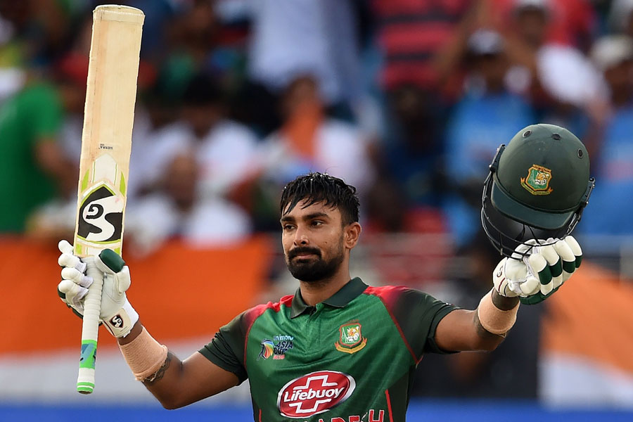 ভারত সফরে বাংলাদেশের এক দিনের দলকে নেতৃত্ব দিচ্ছেন লিটন দাস। ২৮ বছরের ব্যাটার উইকেটরক্ষাতেও সমান দক্ষ। মাসখানেক আগে আইসিসি টি-টোয়েন্টি বিশ্বকাপে ভারতের বিরুদ্ধে তাঁর ব্যাটের জাদু দেখিয়েছিলেন। টেস্টে ২ হাজারের বেশি রানের পাশাপাশি ওডিআই-তে ১৮৩৫ এবং টি-টোয়েন্টিতে ১৩৮৮ রানের সংগ্রহ রয়েছে তাঁর কাছে।