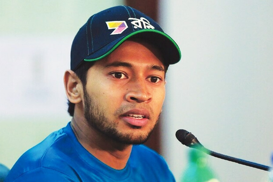 ২২ গজে বহু ম্যাচে বাংলাদেশ বিপাকে পড়লেই দলের ত্রাতা হয়ে দাঁড়াতে দেখা গিয়েছেন মুশফিকুর রহিমকে। দীর্ঘ দিন বাংলাদেশের অধিনায়কের দায়িত্বও সামলেছেন তিনি। ১৬ বছরে আন্তর্জাতিক ক্রিকেটে অভিষেকে পর থেকে ৮২ টেস্ট এবং ২৩৬ এক দিনের ম্যাচে যথাক্রমে ৫২৩৫ ও ৬৭৭৪ রান। সঙ্গে যোগ করুন টি-টোয়েন্টিতে ১৫০০ রান।