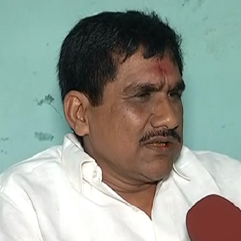 অভিযোগ ছিল, বিয়ের সময় রোহিণীর কাকা সুভাষ যাদব নাকি একটি শো-রুম থেকে ৫০টি গাড়ি জোর করে তুলে নিয়েছিলেন। বিয়েতে আমন্ত্রিত অতিথিদের নিয়ে আসার জন্য সেই গাড়িগুলি ব্যবহৃত হয়েছিল। রাজনৈতিক প্রভাব খাটিয়ে গাড়ি নেওয়া হয় বলে দাবি।