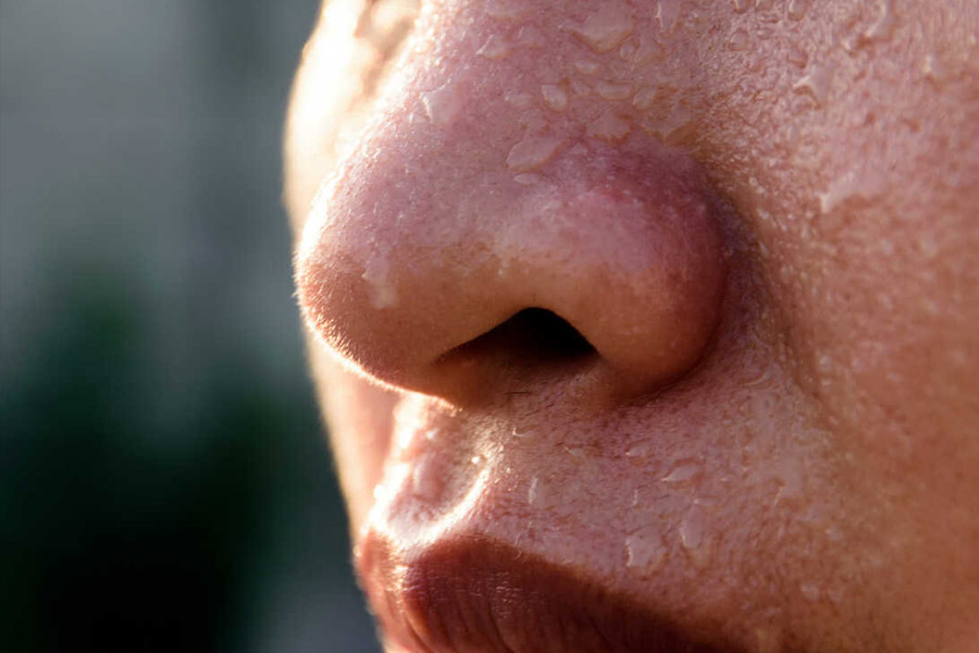  অ্যাকিউট মায়োকার্ডিয়াল ইনফার্কশন হলে রোগীর ঘাম হয়, বুকে চিনচিন ব্যথা হয়, ফলে রোগী খানিকটা আঁচ করতে পেরে হাসপাতালে যাওয়ার সুযোগ পান। অথচ সাইলেন্ট অ্যাকিউট মায়োকার্ডিয়াল ইনফার্কশন হলে রোগী সেই সুযোগটি পান না। তাই মৃত্যুর হার এ ক্ষেত্রে অনেকটাই বেশি।