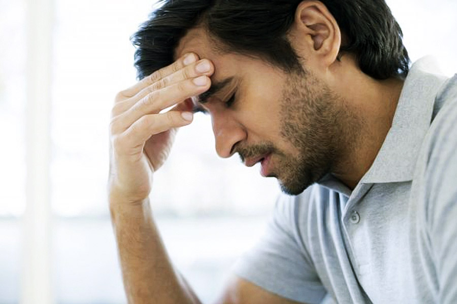 খুব অল্পেই ক্লান্ত হয়ে পড়া, সামান্য শারীরিক পরিশ্রমেই হাঁপাতে দেখা যায়। এমনকি, এক জায়গায় বসে থেকেও ক্লান্তি আসতে পারে এমন অবস্থায়।