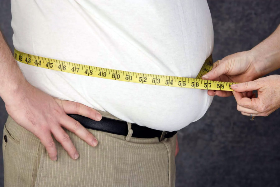 এই প্রকার উপসর্গ দেখা দিলে অবহেলা নয়। কোলেস্টেরল ও ওবেসিটি থাকলে সচেতন থাকুন, প্রতি তিন মাস অন্তর লিপিড প্রোফাইল পরীক্ষা করান। নিয়মিত শরীরচর্চা ও হাঁটাহাঁটি বজায় রাখুন। ডায়েটে বাদ দিন তেল-মশলার আধিক্য। যোগ করুন সবুজ শাকসব্জি ও ফল।