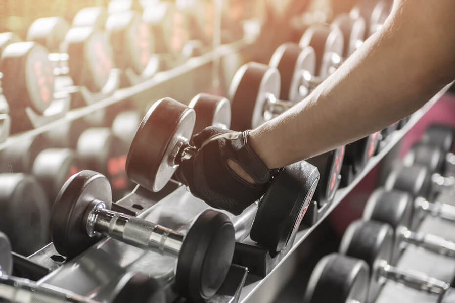 যদি হার্টের সমস্যা ধরা পড়ে, তা হলে শরীরচর্চা করার ক্ষেত্রে বাড়তি সতর্কতা নিতে হবে। রক্তচাপ, কোলেস্টেরল থাকলেও চিকিৎসকের পরামর্শ নিয়ে তবেই শরীরচর্চা করুন। আদৌ ভারী শরীরচর্চা করবেন কি না, তা জেনে নিন চিকিৎসকের কাছ থেকে।