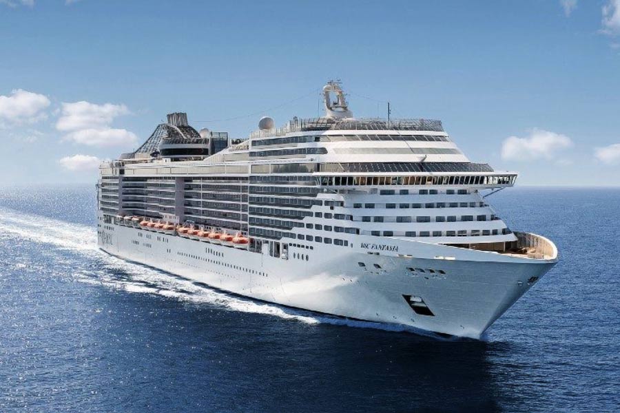 তবে সে সময় সকলে সফল হননি। হাজি জানালেন, অনেকেই চোরাপথে নথি ছাড়া কাতার যাওয়ার চেষ্টা করতেন। কেউ প্রথমে জাহাজের খালাসি হয়ে এবং পরে সমুদ্রে কিছুটা পথ সাঁতরে কাতারে পৌঁছতেন। অনেকেরই মৃত্যু হত উপকূলরক্ষীদের গুলিতে। অনেকে বন্দি হতেন।