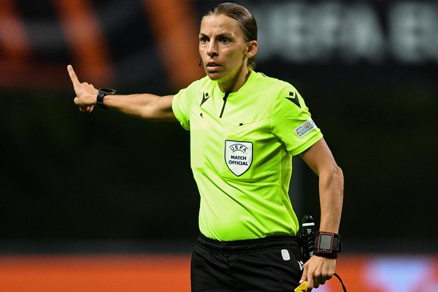 কবে থেকে বিশ্বকাপ ফুটবলের সঙ্গে গাঁটছড়া বাঁধল উব্লো? ২০০৮ সালে উয়েফা চ্যাম্পিয়নশিপের সরকারি ঘড়ি হিসাবে ময়দানে নেমেছিল উব্লো। এর দু’বছর পর দক্ষিণ আফ্রিকায় ফুটবল বিশ্বকাপে প্রথম বার একে প্রতিযোগিতার সরকারি ঘড়ি হিসাবে ঘোষণা করে ফিফা। তার পর থেকে টানা চতুর্থ বারের বিশ্বকাপে উব্লোই ভরসা রেফারিদের।