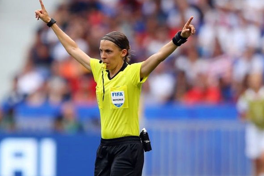 ঘড়িটি নিখুঁত করার পাশাপাশি এটি ব্যবহারে রেফারিদের যাতে অসুবিধায় পড়তে না হয়, সে জন্য উব্লোকে গুরুত্বপূর্ণ তথ্য দিয়েছেন ফ্রাপা।