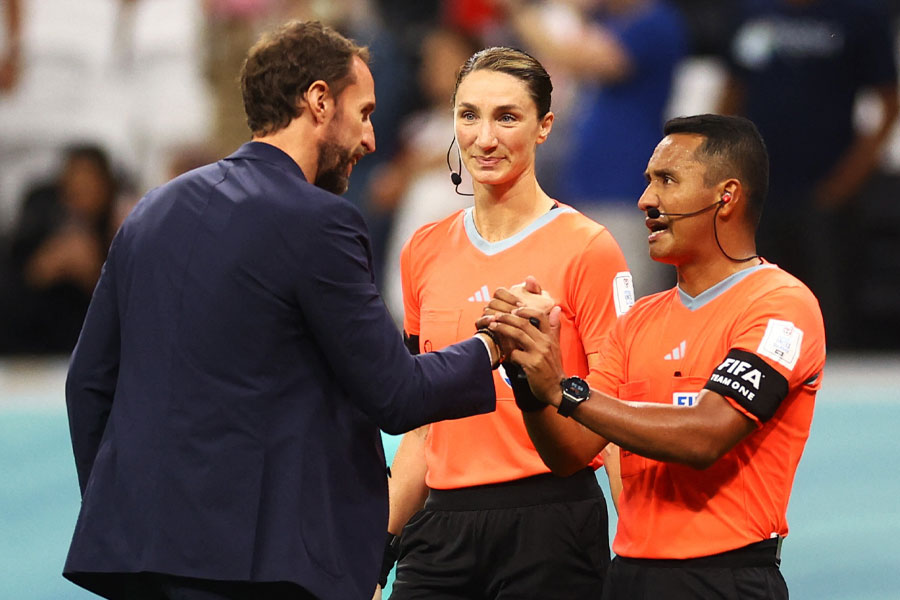 চলতি বিশ্বকাপ ছাড়াও জুভেন্তাস, চেলসি, আয়াখস এবং বেনফিকার মতো খ্যাতনামা ক্লাবগুলির ম্যাচেও উব্লোই সরকারি ঘড়ির তকমা পায়। 