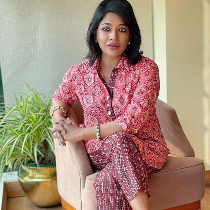 এত যুদ্ধ যাঁর জীবনে, তাঁর জীবনে কি অবসাদ আসেনি? হ্যাঁ, এসেছিল। মেয়ে হওয়ার পর প্রাক্তন স্বামীর অত্যাচার আর সহ্য করতে পারছিলেন না তিনি। দিনে দিনে অবসাদ গ্রাস করছিল। 