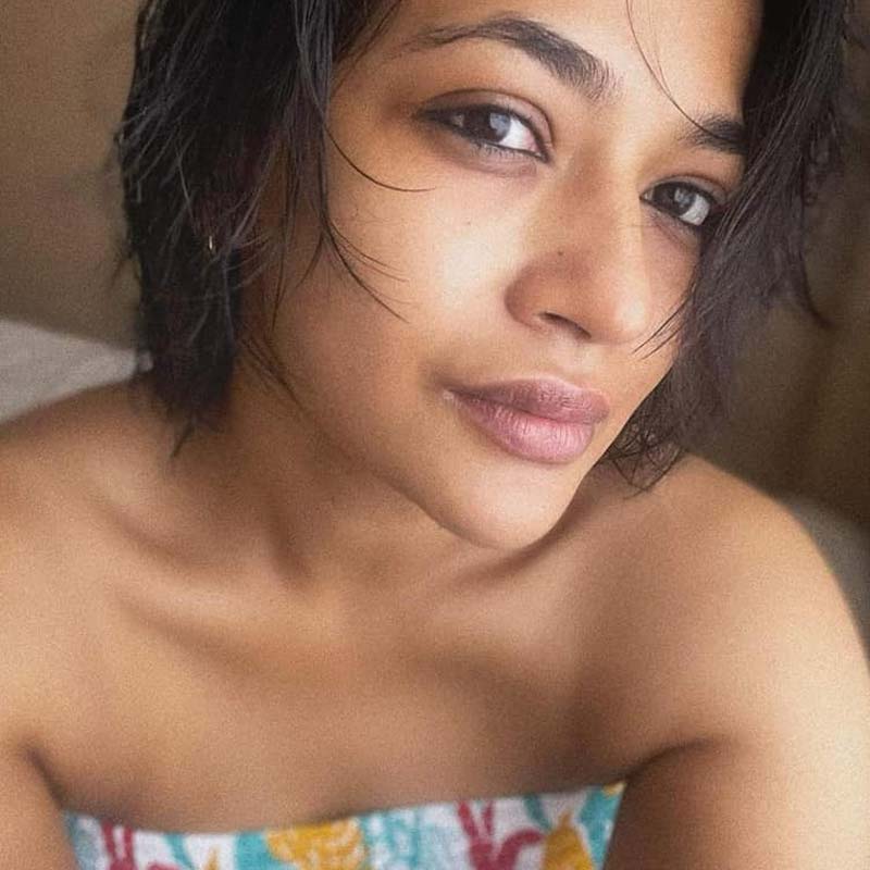 ২০১৭ সালের জুলাই মাসে মেয়ের মুখ চেয়ে আরও এক কঠিন সিদ্ধান্ত নেন নায়িকা। কী সেই সিদ্ধান্ত?  নিজের প্রাক্তন স্বামীকে দ্বিতীয় বার বিয়ে করবেন বলে ঠিক করেন তিনি। 