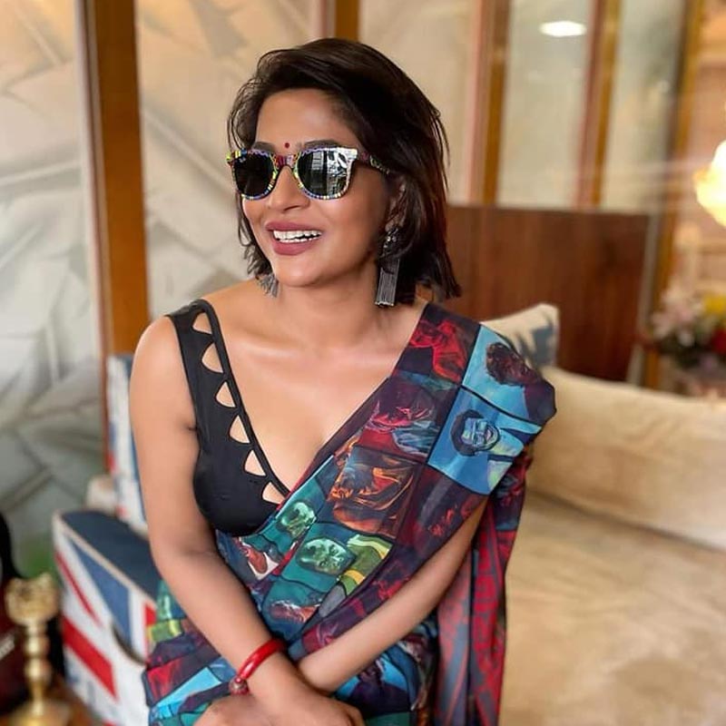  সব কিছুর পর আবারও স্বপ্নভঙ্গ। অগস্ট মাসে নায়িকা জানতে পারেন, তাঁর প্রাক্তন স্বামী আরও একটি বিয়ে করেছেন। কিন্তু পুরো বিষয়টাই তাঁদের থেকে লুকিয়ে গিয়েছিলেন তিনি। 