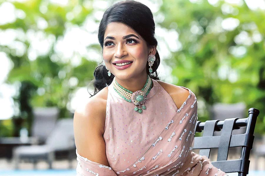 নিজের বাড়িতেই মেয়েকে আটকে রেখেছিলেন নায়িকার প্রাক্তন স্বামী, এমনটাই দাবি বাঁধনের। মেয়েকে কানাডা নিয়ে চলে যাওয়ার হুমকিও দেন। জীবনে আরও এক ঝড় শুরু হয় নায়িকার।