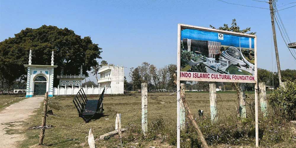 অযোধ্যার অদূরে ধন্নিপুর গ্রামে বাবরি মসজিদের বিকল্প জমি দিয়েছে ভারত সরকার। ফেব্রুয়ারি, ২০২২-এও তা ছিল ধু-ধু মাঠ। 