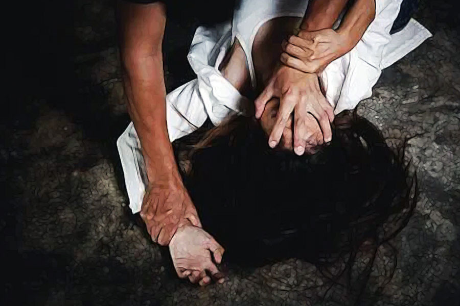 ছোট থেকে গ্যাসকিনস দেখতেন,  মাকে মারধর করছেন সৎবাবা। তাঁকেও মারতেন সৎবাবা। সে সব থেকেই অপরাধের দিকে ঝোঁক।