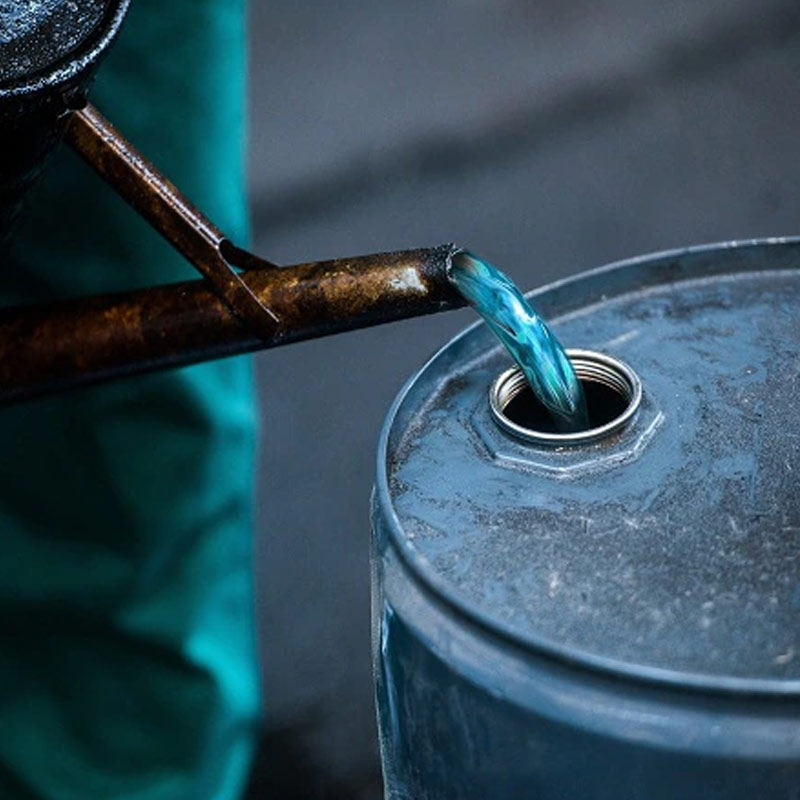 জন্মের পর থেকেই গ্যাসকিনসকে ভালবাসতেন না মা। তেমন দেখভালও করতেন না। এক বছর বয়সে এক বার কেরোসিন খেয়ে ফেলেছিলেন গ্যাসকিনস। কোনও মতে প্রাণে বেঁচেছিলেন। সবটাই হয়েছিল তাঁর মায়ের গাফিলতির কারণে।