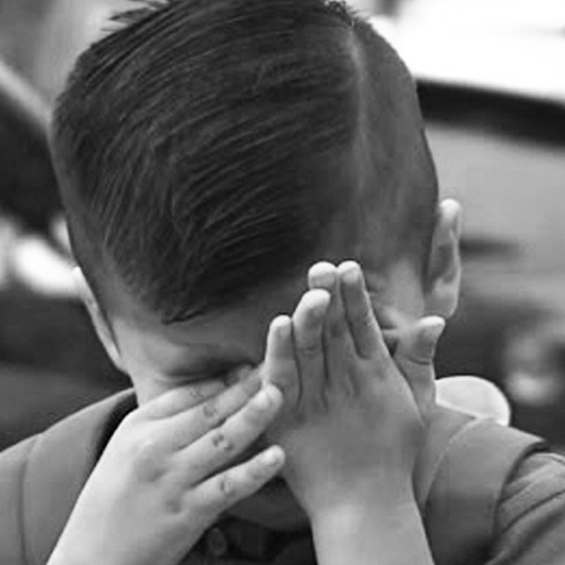 ওই ঘটনা থেকে বেঁচে উঠলেও দীর্ঘ দিন খিঁচুনি হত গ্যাসকিনসের। সে সব কারণে তাঁর ছোটবেলা আর পাঁচ জনের মতো ছিল না।