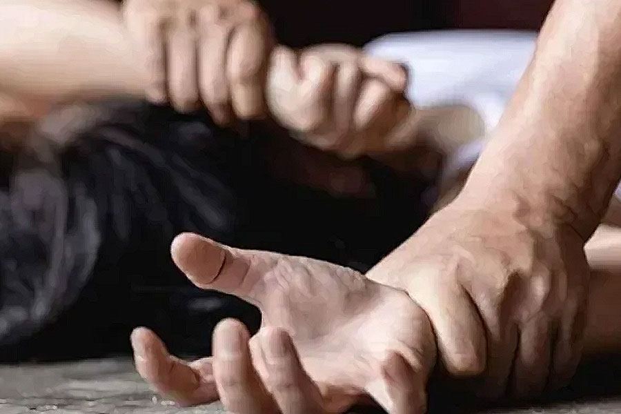 ১৯৭০ সালের নভেম্বরে নিজের ১৫ বছরের ভাগ্নি এবং তাঁর বন্ধুকে ধর্ষণ করে খুন করেছিলেন গ্যাসকিনস। 