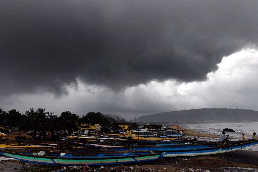 তামিলনাড়ু, অন্ধ্রপ্রদেশ এবং পুদুচেরির উপকূলবর্তী এলাকাগুলিতেই এই ঘূর্ণিঝড়ের প্রভাব বেশি পড়বে বলে আবহবিদরা জানিয়েছেন।