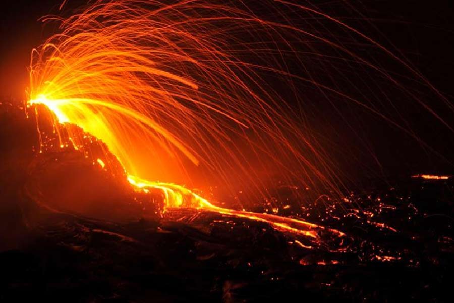 ১২ হাজার ৬০ ফুটের মাউন্ট সেমেরু জাভার সবচেয়ে উঁচু এবং অন্যতম সক্রিয় আগ্নেয়গিরি।