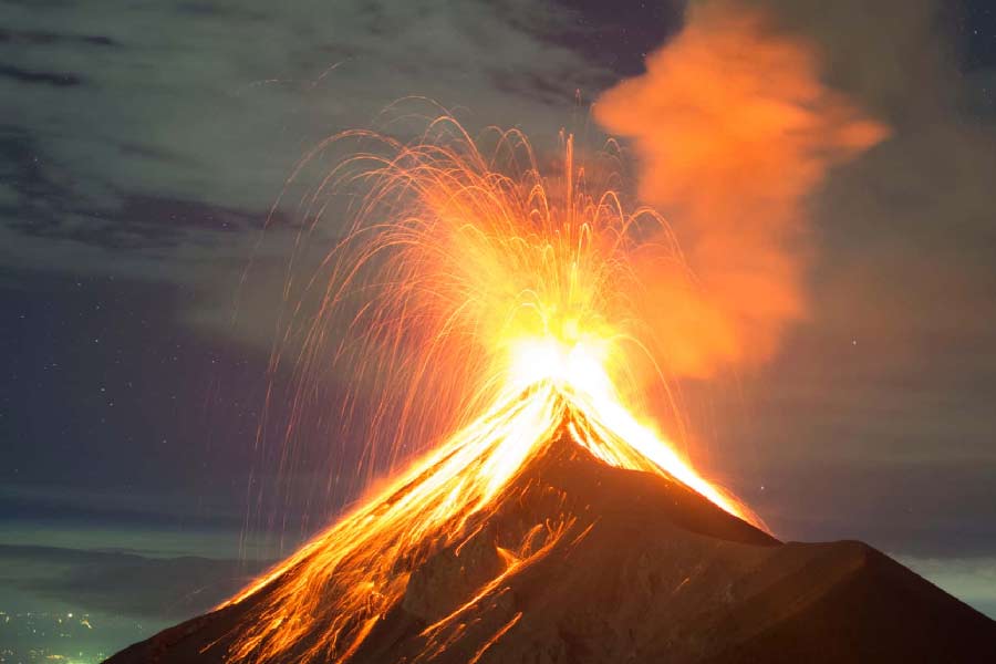 গত বছর এই আগ্নেয়গিরির অগ্ন্যুৎপাতের ৫০ জনেরও বেশি মানুষ নিহত এবং হাজার হাজার মানুষ বাস্তুচ্যুত হয়।