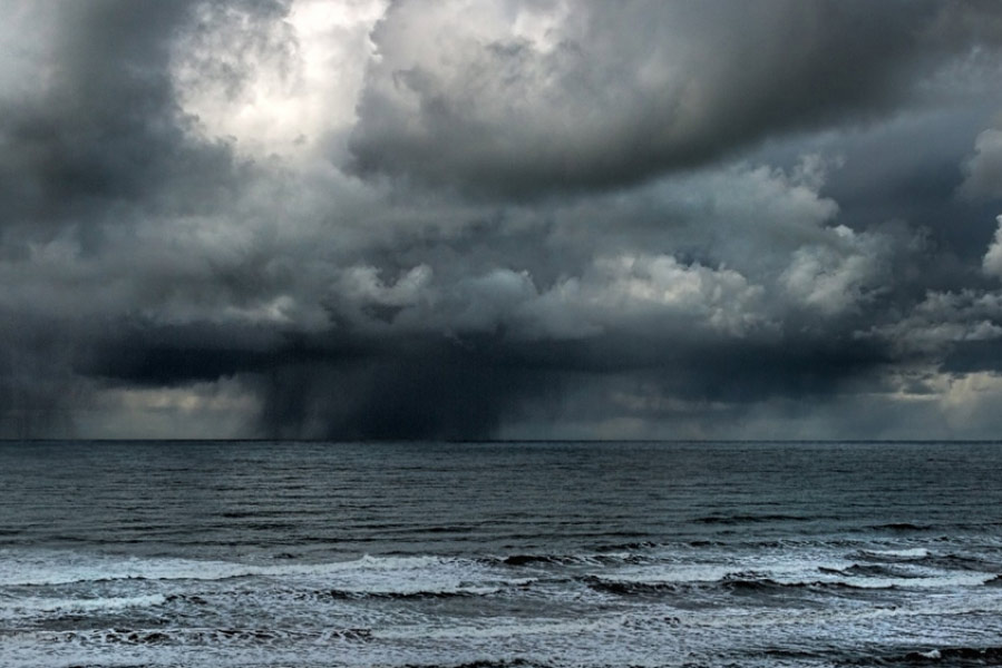 মৌসম ভবনের তরফে ৮ ডিসেম্বর ১৩টি জেলা এবং ৯ ডিসেম্বর ১২টি জেলায় কমলা সতর্কতা জারি করেছে৷ যে জেলাগুলিতে ভারী বৃষ্টিপাতের সম্ভাবনা রয়েছে সেগুলির মধ্যে রয়েছে চেন্নাই, কাঞ্চিপুরম, তিরুভাল্লুর এবং চেঙ্গলপেট৷