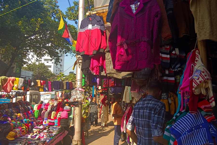 বছর কয়েক আগেও ভুটিয়া বাজারে গেলে ভিড়ের চাপে পা ফেলা যেত না।