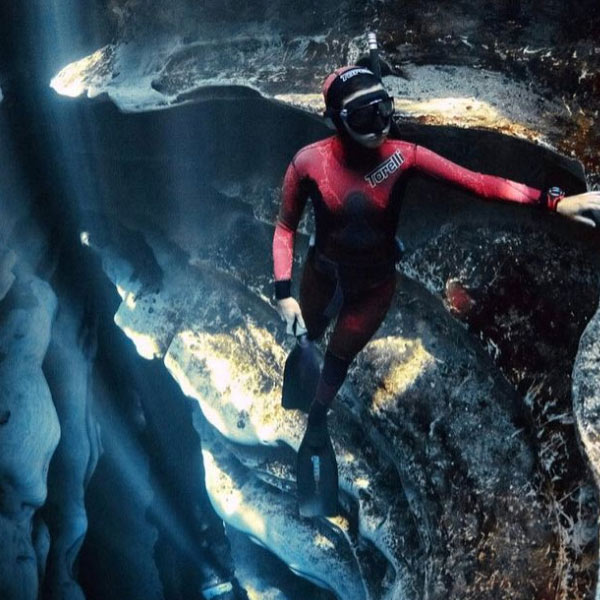 সমাজমাধ্যমে বেশ সক্রিয় রোজ়ি। মডেলিংয়ের অজস্র ছবি তিনি সেখানে পোস্ট করেন। অনুরাগীর সংখ্যাও কম নয়। তবে মডেলিংয়ের ঝলমলে ছবির ছায়ায় যাতে তাঁর জঙ্গল আর জলের অভিজ্ঞতা ঢাকা পড়ে না যায়, সে দিকে নজর রাখেন রোজ়ি নিজেই।