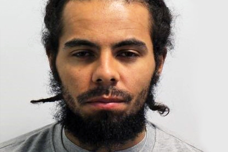 অভিযুক্তের নাম ট্রয় মরিস। ২৯ বছর বয়সি এই যুবক বার্মিংহ্যামের বাসিন্দা। তাঁর বিরুদ্ধে একাধিক মহিলা গুরুতর যৌন অপরাধের অভিযোগ এনেছেন।