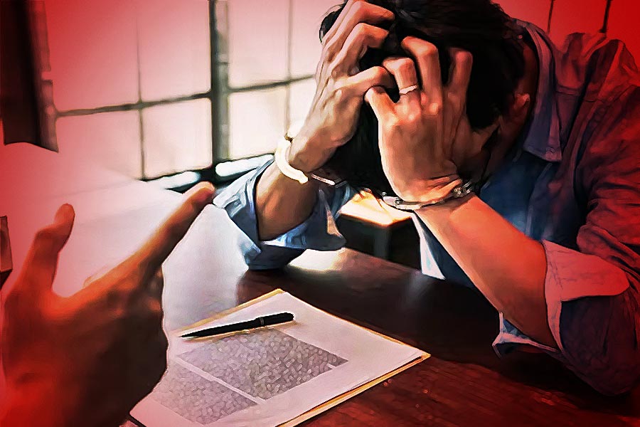 পুলিশের তরফে আরও জানানো হয়েছে, মরিসের আচরণ যথেষ্ট উদ্বেগজনক। গ্রেফতারির পরেও তিনি ঠান্ডা মাথায় রয়েছেন। সুপরিকল্পিত ভাবে তিনি নিজের ‘শিকার’ বেছে নিয়েছিলেন। ফলে তাঁর গ্রেফতারি জরুরি ছিল। 