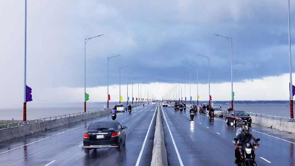 নতুন মেঘনা সেতু তৈরি হলে বাংলাদেশ সরকারের একই ভাবে লক্ষ্মীলাভ হবে বলেই মনে করছেন সে দেশের অর্থনীতিবিদদের একাংশ।