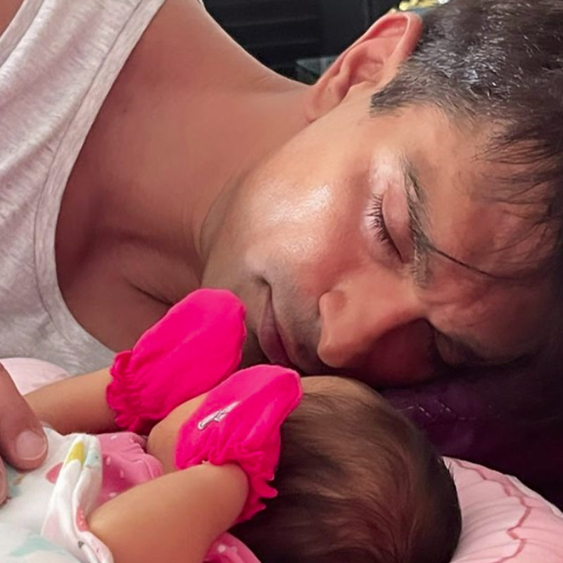 মেয়ে দেবীর পাশে ঘুমন্ত কর্ণ।