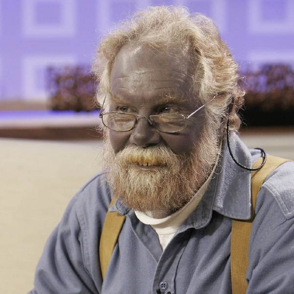 ২০১৩ সালে হৃদ্‌রোগে  আক্রান্ত হয়ে মৃত্যু হয় পল কারাসনের। বয়স হয়েছিল ৬২ বছর। বিজ্ঞাপনে মুখ ঢেকে গেলে কী ক্ষতি হতে পারে, তা-ই সবাইকে দেখিয়ে গিয়েছেন এই আমেরিকান।