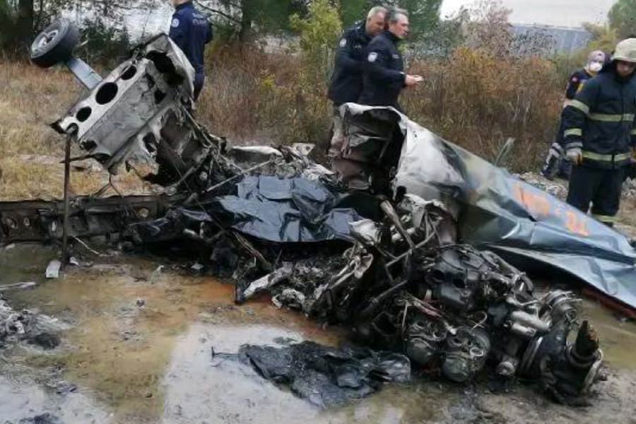 নিয়ন্ত্রণ হারিয়ে বুরসা প্রদেশের ওসমানগাজির ওভাক্কা প্রাকৃতিক গ্যাস সাইকেল পাওয়ার প্ল্যান্টের একটি উঁচু তারে গিয়ে সজোরে ধাক্কা মারে জেট বিমানের একটি ডানা।