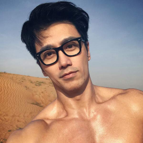 অনেকের বয়স বেশি হলেও, তা বোঝা যায় না। বয়স পঞ্চাশ ছাড়িয়ে গেলেও কোনও এক ‘অজানা রহস্যে’ তাঁদের সেই বয়স কারও কাছে ধরা পড়ে না। সম্প্রতি তেমনই এক মডেলের ছবি প্রকাশ্যে এসেছে, যাঁর আসল বয়স শুনে স্তম্ভিত হতে হবে। ছবি: ইনস্টাগ্রাম।