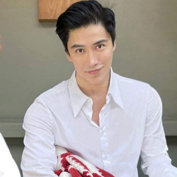 সকলের কাছে তিনি চুয়ান্দো ট্যান নামে পরিচিত হলেও বন্ধুদের কাছে তিনি ‘সিডি’ নামে বেশি পরিচিত। ট্যানের দাবি, তিনি কোনও রকম ত্বককে টানটান রাখতে কোনও ধরনের প্রসাধনী ব্যবহার করেন না। ছবি: ইনস্টাগ্রাম।