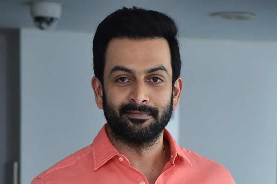 পৃথ্বীরাজের তৃতীয় হিন্দি ছবি হতে চলেছে ‘বড়ে মিয়াঁ ছোটে মিয়াঁ’।