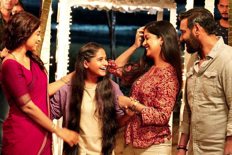 ২০১৫ সালে ‘দৃশ্যম’ ছবির প্রথম পর্ব ঈশিতার জীবনে মাইলফলক গড়ে তোলে। অজয় দেবগন, তব্বুর মতো তারকাদের সঙ্গে অভিনয় করার সুযোগ পান তিনি। দিদি অভিনয়জগতের সঙ্গে যুক্ত। তার উপর বক্স অফিস কাঁপানো ছবিতে অভিনয়ও করে ফেলেছিলেন তিনি। তবুও বলিপাড়ায় আর কোনও কাজ করতে দেখা যায়নি তাঁকে।