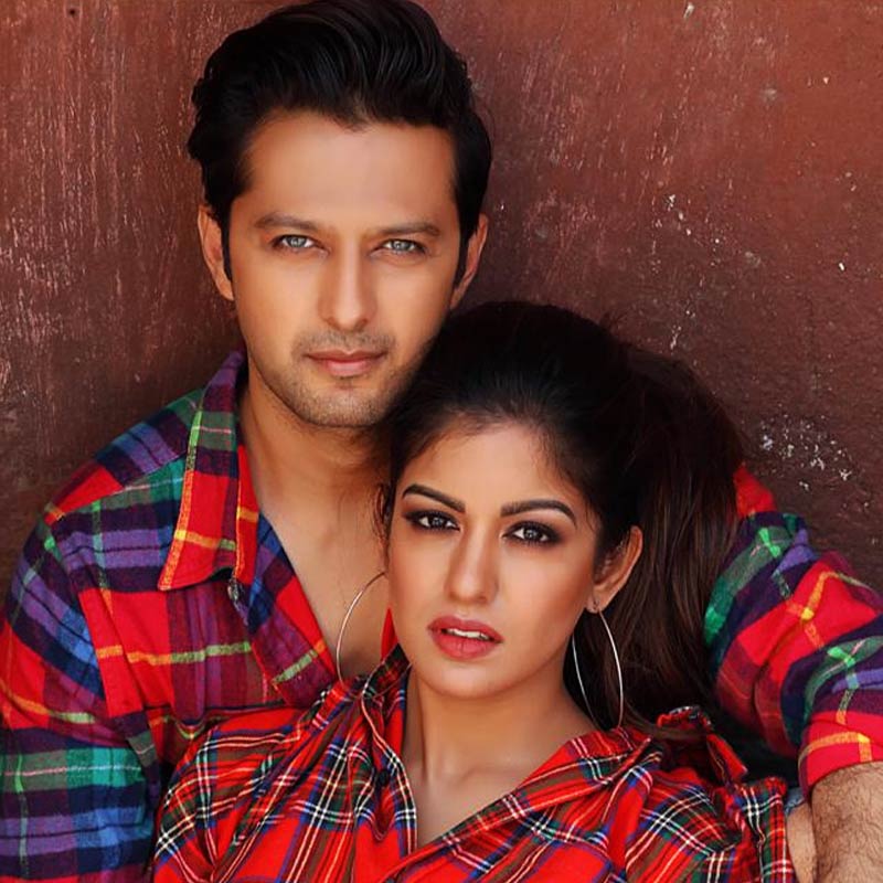 ধারাবাহিক চলাকালীন প্রেমে পড়লেও তাঁদের সম্পর্কের কথা কখনও প্রকাশ্যে আনেননি ঈশিতা এবং বৎসল। বলিপাড়ার একাংশের অনুমান, ধারাবাহিকের প্রযোজকের নির্দেশ ছিল, তারকারা একে অপরকে ডেট করতে পারবেন না। কেরিয়ারে প্রভাব পড়তে পারে বলে দু’জনে তাঁদের সম্পর্ক নিয়ে মুখে কুলুপ এঁটেছিলেন।