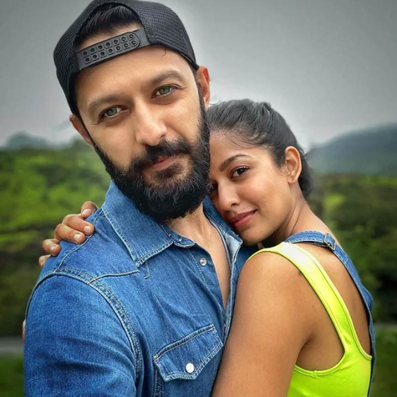 ২০১৭ সালে মুম্বইয়ে জুহুর ইস্কনের মন্দিরে চারহাত এক করেন ঈশিতা-বৎসল। তাঁদের বিয়েতে বলিপাড়ার গুটিকতক তারকা উপস্থিত থাকলেও অনুপস্থিত ছিলেন ঈশিতার নিজের দিদিই।