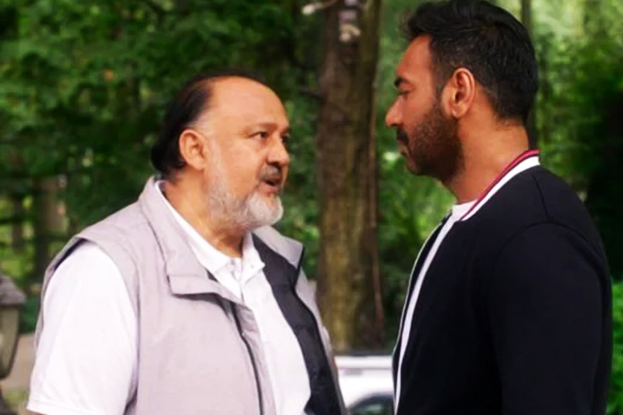 ২০১৯ সালে ‘দে দে প্যার দে’ ছবিতে আলোক নাথের সঙ্গে অজয় দেবগন অভিনয় করেছিলেন বলে তনুশ্রী কথা শোনাতে ছাড়েননি অজয়কেও। 