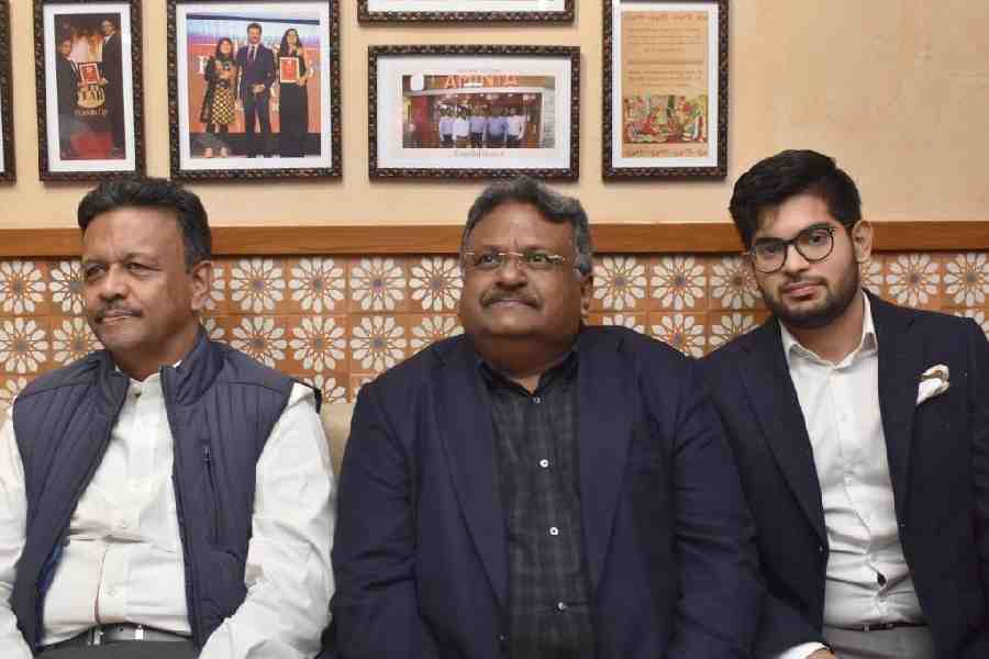 উদ্বোধনী অনুষ্ঠানের মুখ্য অতিথি ফিরহাদ হাকিমও লুকিয়ে রাখেননি নিজের বিরিয়ানিপ্রীতির কথা।