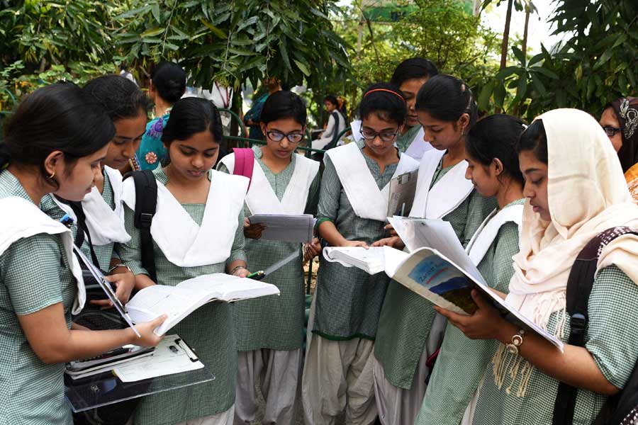 প্রজেক্টে ছাত্রছাত্রীদের প্রাপ্ত নম্বর জমা দেওয়ার সময়সীমা কিছুটা বাড়ল।