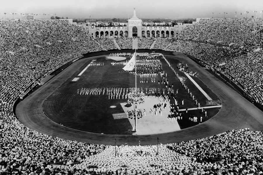 অনেকের দাবি, তাতে ৮৭ জন অ্যাথলিটের সঙ্গে ফেডারেশন আধিকারিক-কর্মী মিলিয়ে ৯ জন ছিলেন। সঙ্গে ছিল তেরো সদস্যের সাংবাদিক দল। ওই জাহাজে নৌসেনার ব্যান্ডপার্টি ছাড়াও অ্যাথলিটদের বন্ধুবান্ধব, পরিবারের সদস্যরা এবং দর্শকেরাও সওয়ার হয়েছিলেন।