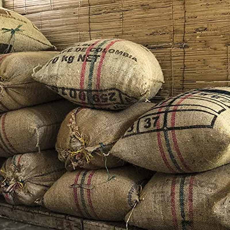 আমেরিকায় পৌঁছানোর আগে ত্রিনিদাদের পোর্ট অফ স্পেনের বন্দরে বেশ কিছু কফির বস্তা বিক্রির লক্ষ্য ছিল ব্রাজিলীয় অ্যাথলিটদের। তবে সেখানে পৌঁছলেও সে লক্ষ্যে সফল হতে পারেননি তাঁরা।