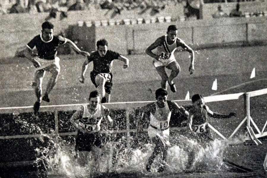 এই সফরে আরও এক কাহিনি অনুপ্রেরণা জুগিয়েছিল। ইটাকুইসে চড়ে যাত্রা করতে পারেননি ব্রাজিলের দৌড়বীর আদালবের্তো করদোসো। তবে অলিপিক্সের নামার জন্য সান ফ্রান্সিসকো থেকে নানা গাড়িতে বিনা ভাড়ায় চড়ে কোনও মতে লস অ্যাঞ্জেলসের স্টেডিয়ামে পৌঁছন। তাঁর ১০,০০০ মিটার দৌড়ের ইভেন্ট শুরুর মাত্র ৪ মিনিট আগে। স্বাভাবিক ভাবেই সকলের শেষে সে দৌড় শেষ করেন করদোসো। তবে দর্শকেরা তাঁর দৃঢ়তাকে কুর্নিশ জানিয়েছিলেন।